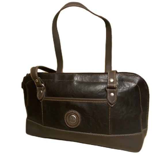 Mouflon handbag in shades of Brown. Classic piece from a Canadian brand - Picture 3 of 12